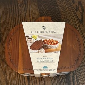 The Pioneer Woman Acacia Pumpkin Baker with Lid